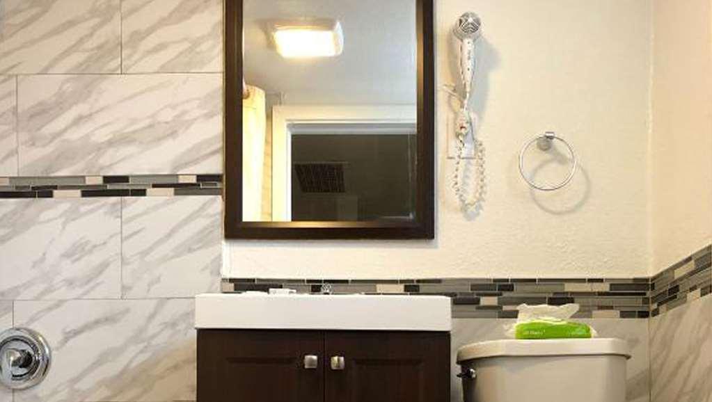 Budget Inn أونتاريو الغرفة الصورة